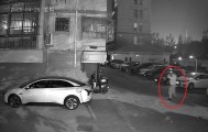 江苏一男子戴仿真“人皮”面具入室盗窃，流窜多个小区作案，涉案金额达15万余元