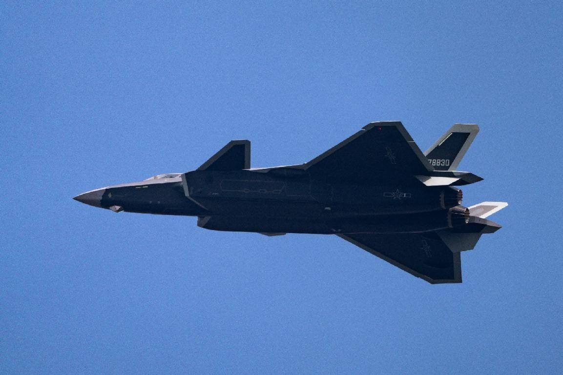 第300架歼-20震撼登场，数量超F-22两倍！网友表示：还远远不够！