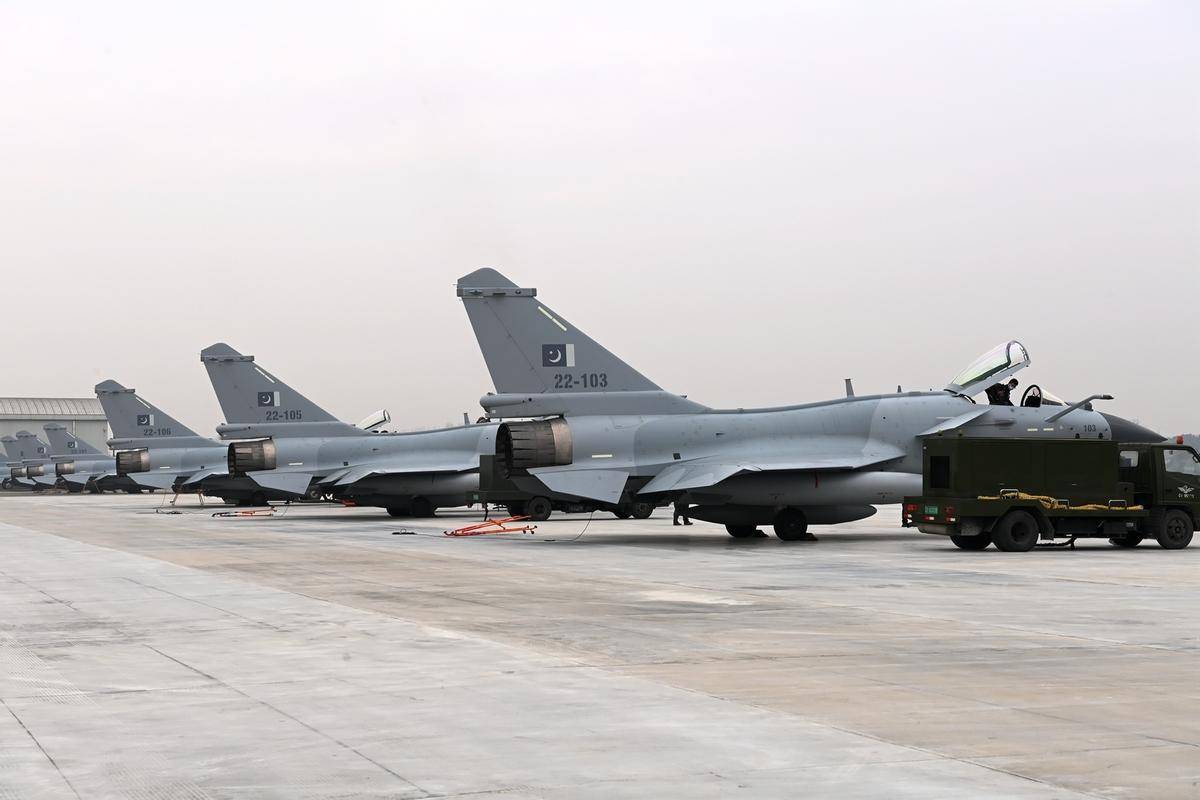 巴基斯坦总统来华十天，闪现歼20生产基地，要给巴军带回一批大杀器？