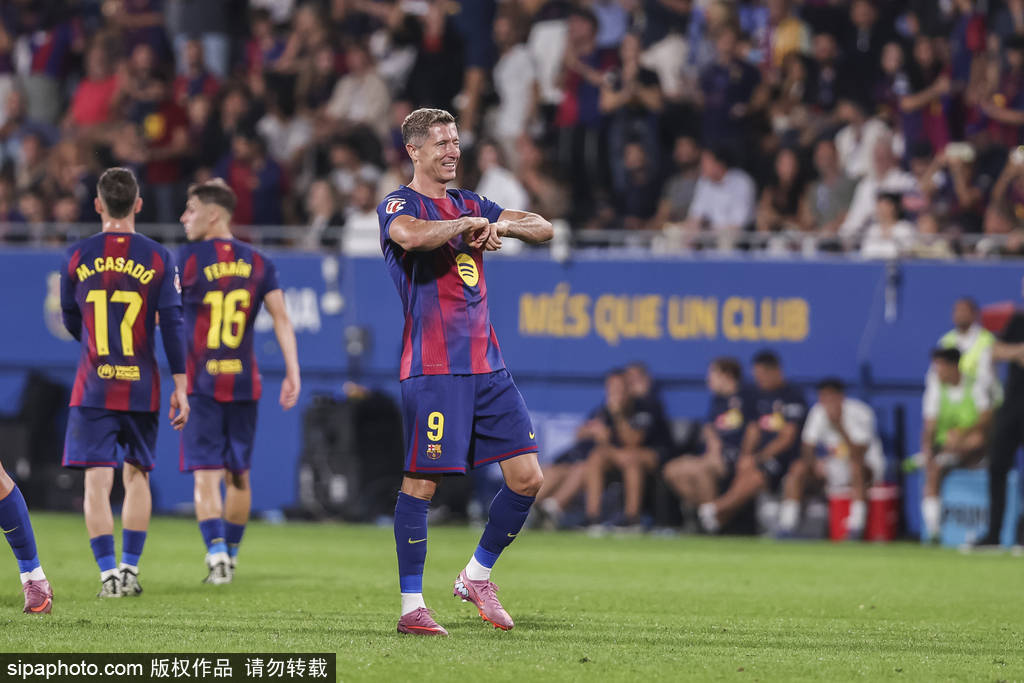 西甲-三人梅开二度莱万拉菲替补双响 巴萨6-0瓦伦西亚