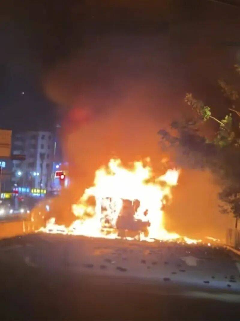现场传出爆燃声！广州白云突发，官方通报