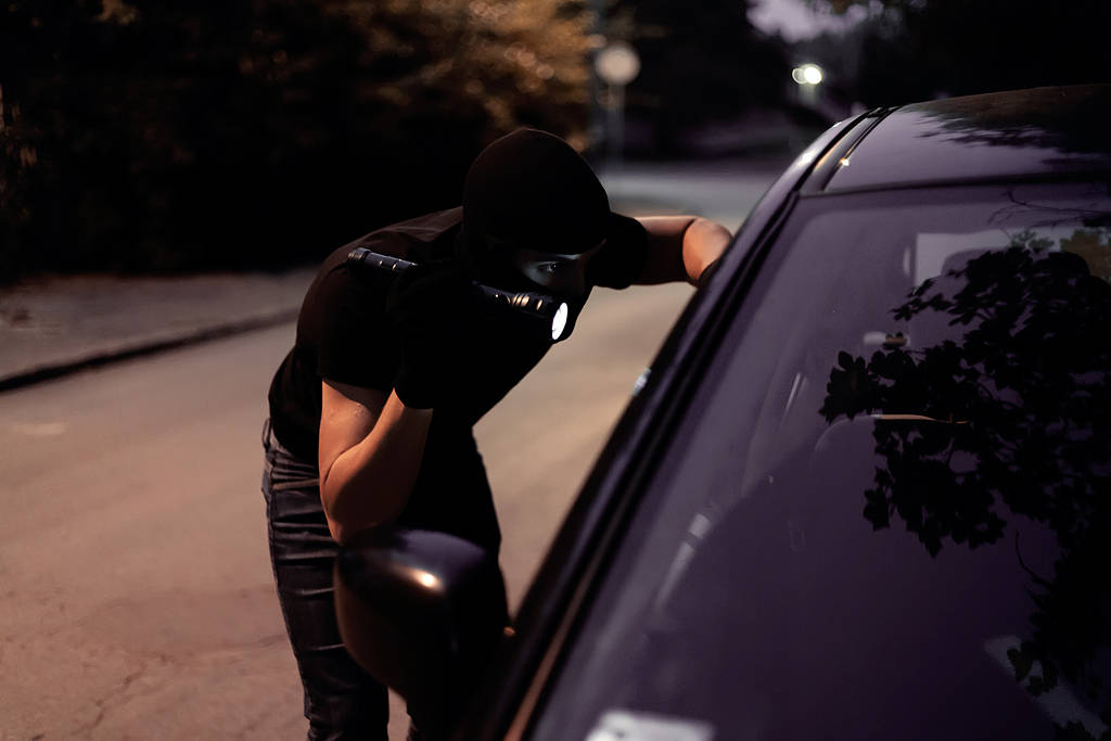 大学生入豪车6秒被指盗窃 还他清白不该这么曲折