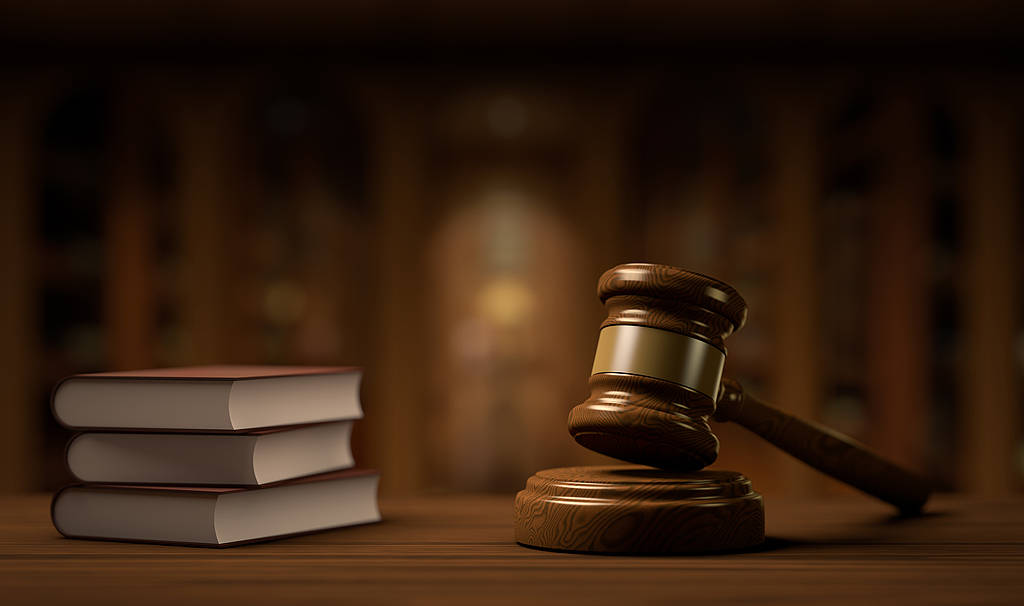 农妇与法官言语冲突被罚10万拘15日，让人看不懂