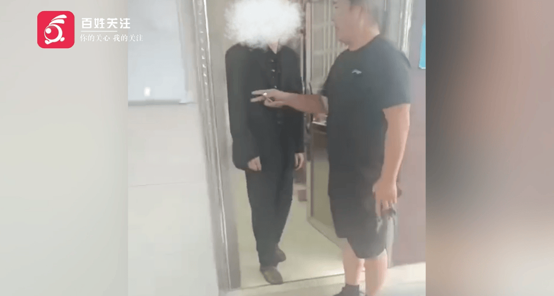 保安称“经常咬人”打死流浪犬，居民上门讨说法：这个门卫穷凶极恶