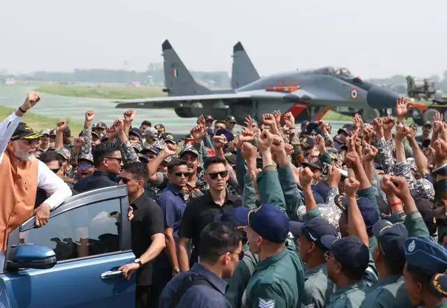 10艘核动力战舰，2200台新坦克！印度公开军备计划，真能实现？