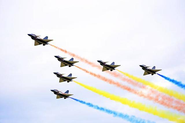 早八条丨《731》昨晚长春首映礼,今起全国公映/2025空军航空开放活动暨长春航空展展馆布局图揭晓