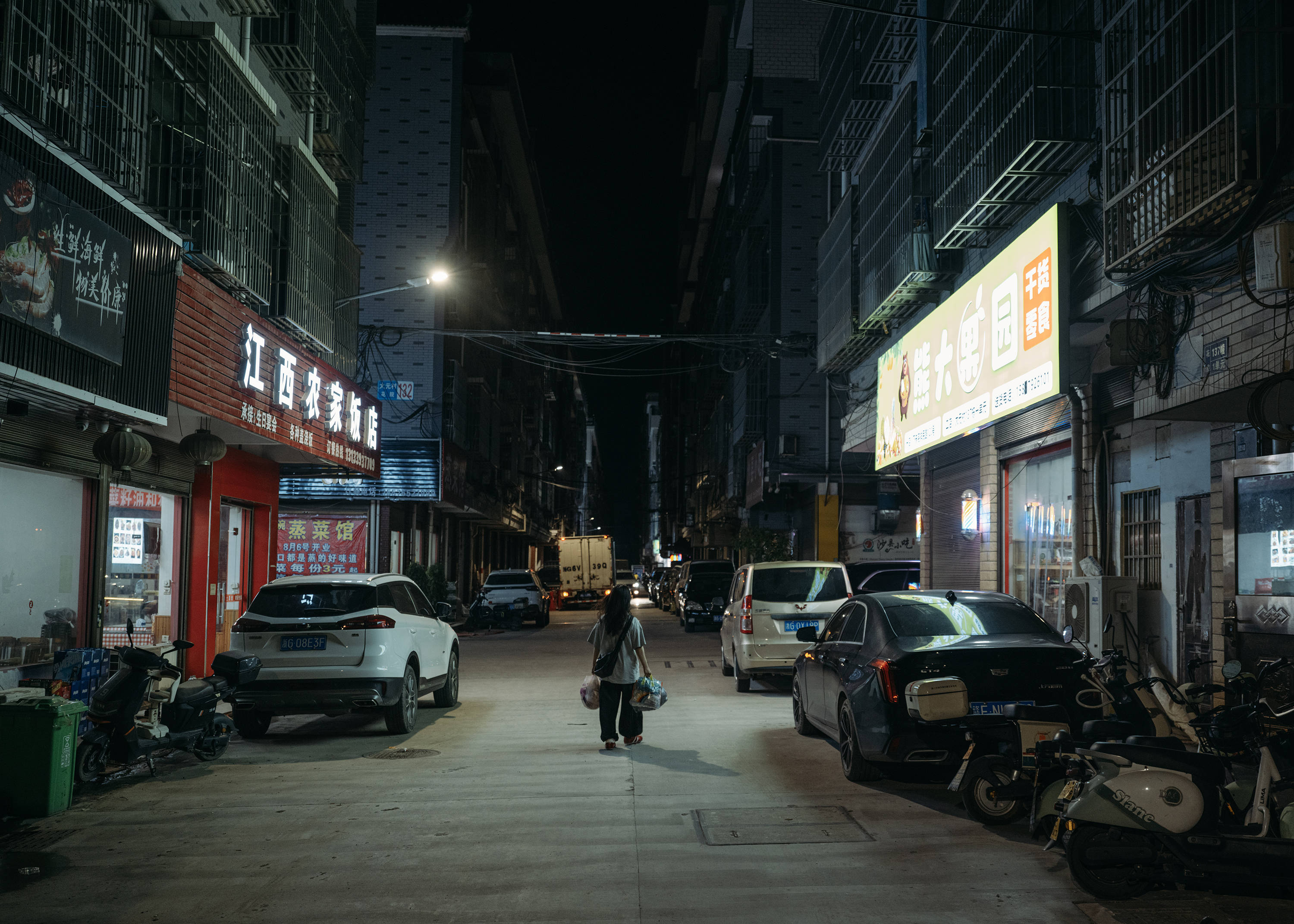 她裸辞带2万到义乌 卖玩偶衣服日入千元