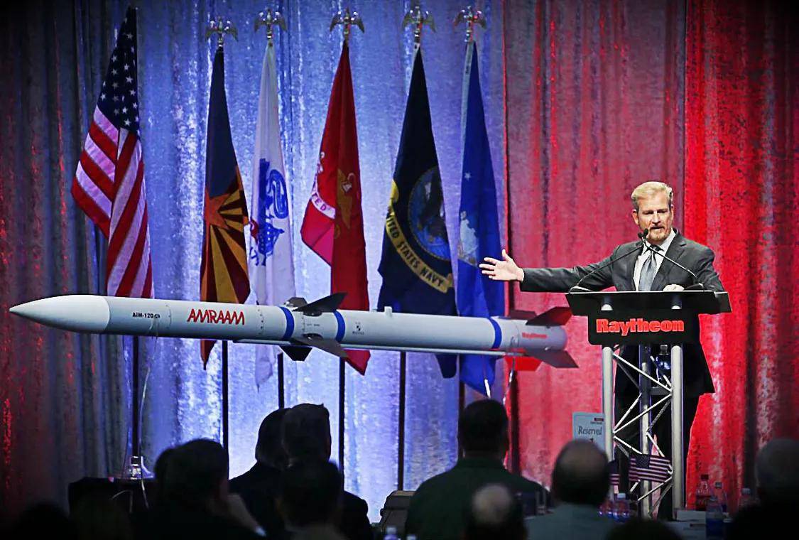 终于追上霹雳15了!美军300亿美元研发AIM260,碰上霹雳17咋办?
