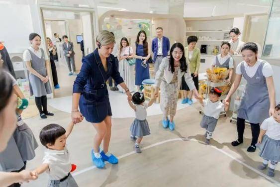 深圳建行首推“妇儿大厦联名数币硬钱包”，助力打造妇女儿童友好商圈示范点