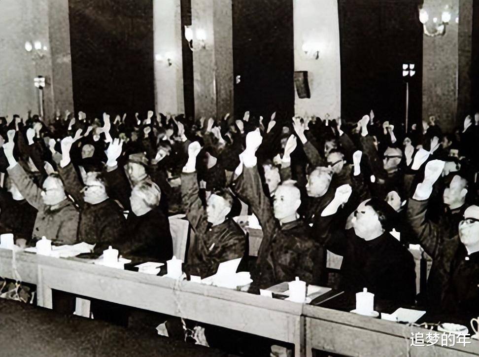 他是原上海警备师师长,76年参与策划武装动乱,晚年仍有师级待遇