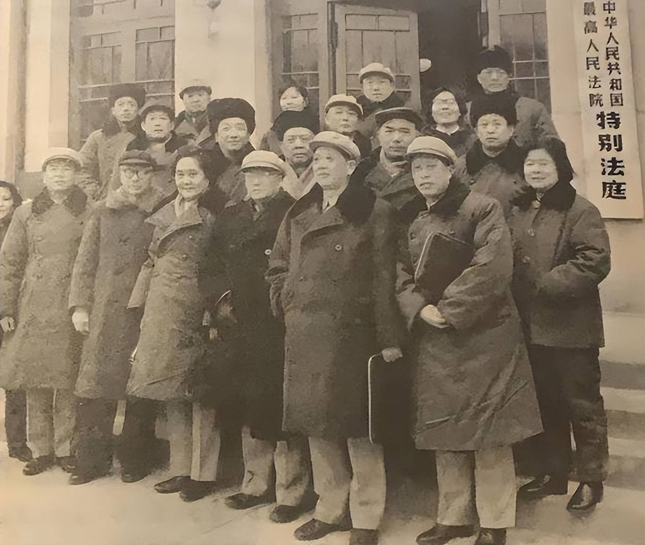 他是原上海警备师师长，76年参与武装动乱，晚年为何仍有师级待遇