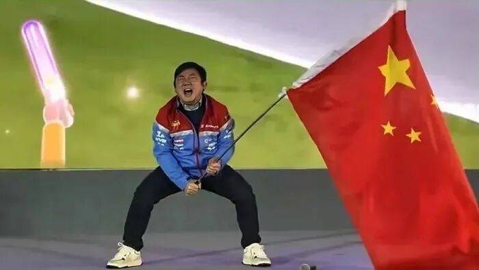 张雪机车WSBK双冠后销量激增,记者走访线下门店,市民争相询问“冠军车”